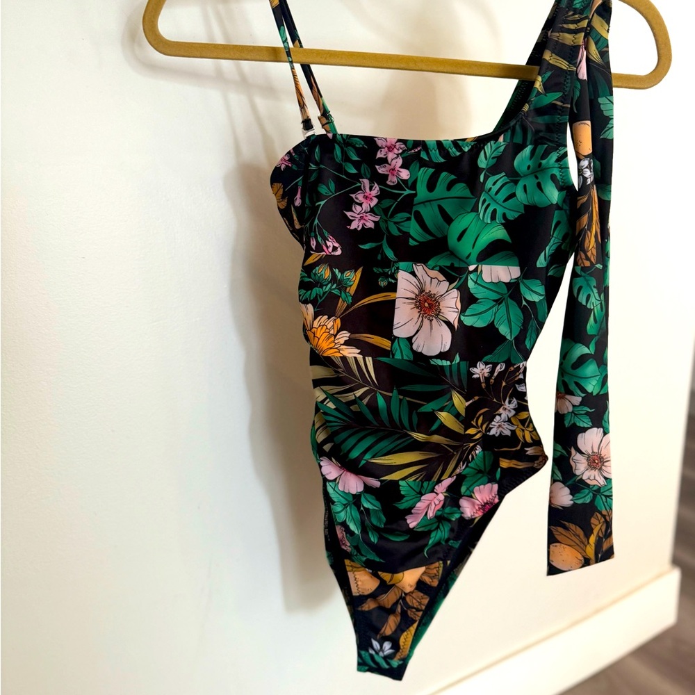 NWOT-NEVER WORN Milly Cabana Vibrant Floral One-Shoulder Swimsuit